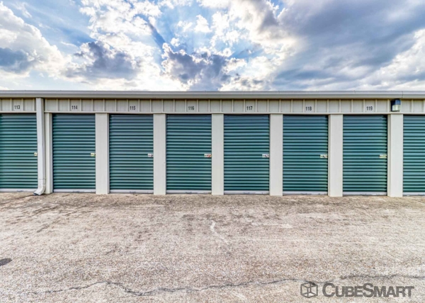 Storage Units at CubeSmart Self Storage - AL Tuscaloosa 31st ST - 949 31st Street East