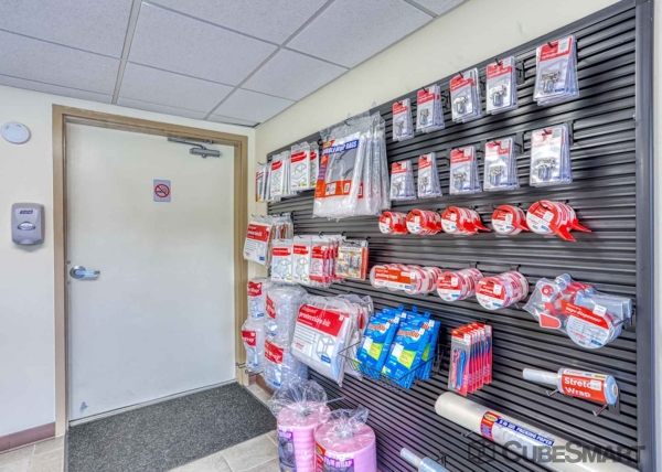 Facility photo: //images.sparefoot.com/medium/2251316883315da0097.jpg