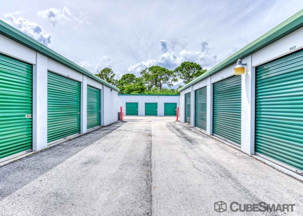 Facility photo: //images.sparefoot.com/medium/22513268808c152396a.jpg