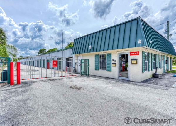Facility photo: //images.sparefoot.com/medium/2251326883335ec8ab5.jpg