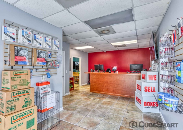 Facility photo: //images.sparefoot.com/medium/225132688333639e0c1.jpg