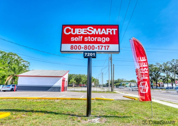 Facility photo: //images.sparefoot.com/medium/225145688332e1676d1.jpg