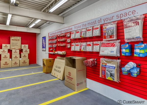 Facility photo: //images.sparefoot.com/medium/22515868835452433f5.jpg