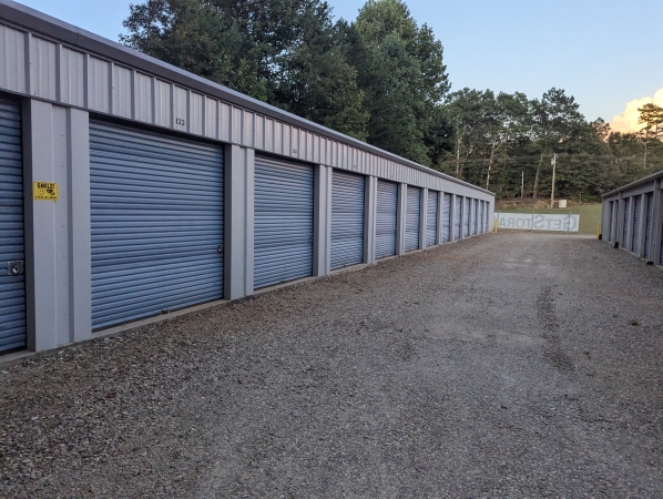 Facility photo: //images.sparefoot.com/medium/225192690503227c6bf.jpg