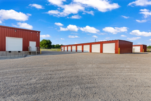 Facility photo: //images.sparefoot.com/medium/22522364de6eb76056f.jpg
