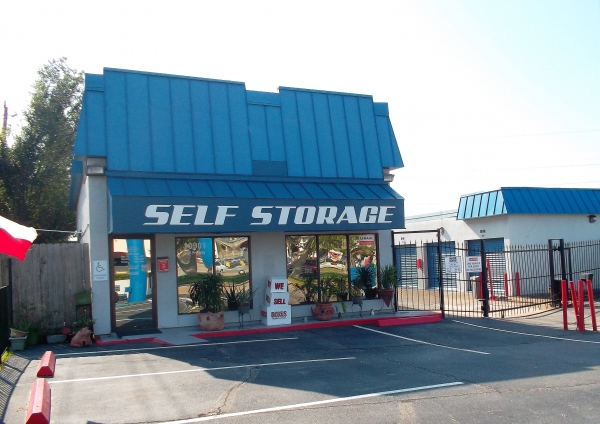 Storage Units at Your Storage Place - Houston - Northwest Freeway - 10901 Northwest Freeway