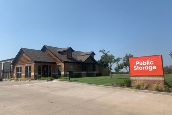 Facility photo: //images.sparefoot.com/medium/22536169f4a981edc6e.jpg