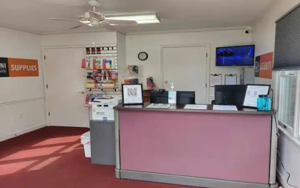 Facility photo: //images.sparefoot.com/medium/22536968dd9f7c4062f.jpg