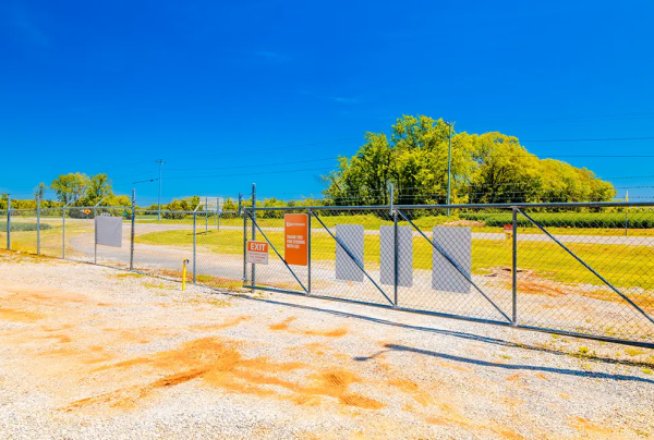 Facility photo: //images.sparefoot.com/medium/22537668c9a28fe4be9.png