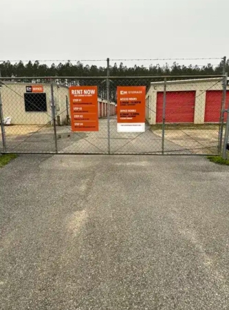 Facility photo: //images.sparefoot.com/medium/22538768cdcac9b760e.jpg