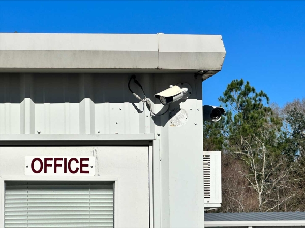 Facility photo: //images.sparefoot.com/medium/225389660c79b61abaf.jpg