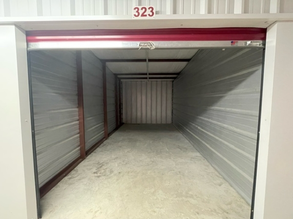 Facility photo: //images.sparefoot.com/medium/2253896635990097c7e.jpg