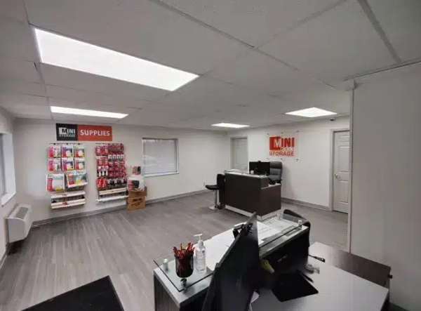 Facility photo: //images.sparefoot.com/medium/22539168cdc8b71de70.jpg