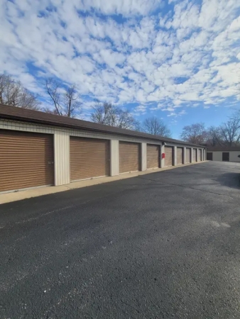 Facility photo: //images.sparefoot.com/medium/22539366059e8691f5a.jpg