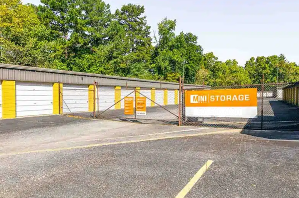 Facility photo: //images.sparefoot.com/medium/22540368cc4e3980db2.png