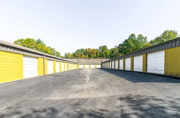Facility photo: //images.sparefoot.com/medium/22540368cc4e3d39eb4.png