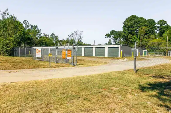Facility photo: //images.sparefoot.com/medium/22540968cc4cc68cc90.png