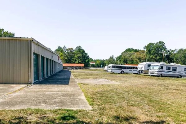 Facility photo: //images.sparefoot.com/medium/22541768c1a08cd4bc2.png