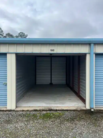 Facility photo: //images.sparefoot.com/medium/22541968cdbe947b2cd.png