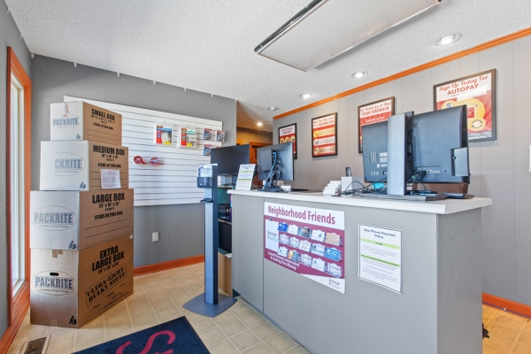 Facility photo: //images.sparefoot.com/medium/225433688910ad1bfc8.jpg