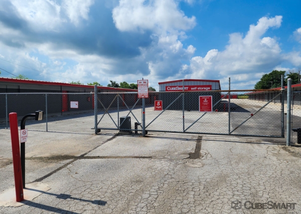 Facility photo: //images.sparefoot.com/medium/225446688207d1cec20.jpg