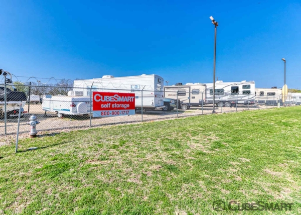 Facility photo: //images.sparefoot.com/medium/225446690341dc96167.jpg