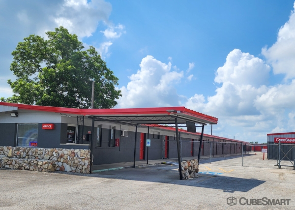 Facility photo: //images.sparefoot.com/medium/22544669f71316b9f17.jpg