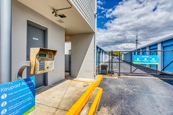 Storage Units at SmartStop Self Storage - Tampa - 9823 W Hillsborough Ave - 9823 West Hillsborough Avenue