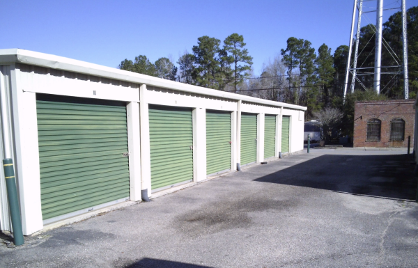 Facility photo: //images.sparefoot.com/medium/22549863fe5a6e41b4e.png