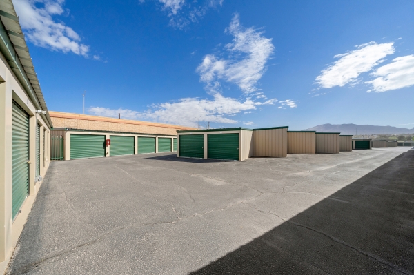 Facility photo: //images.sparefoot.com/medium/22550363f54f958400d.jpg