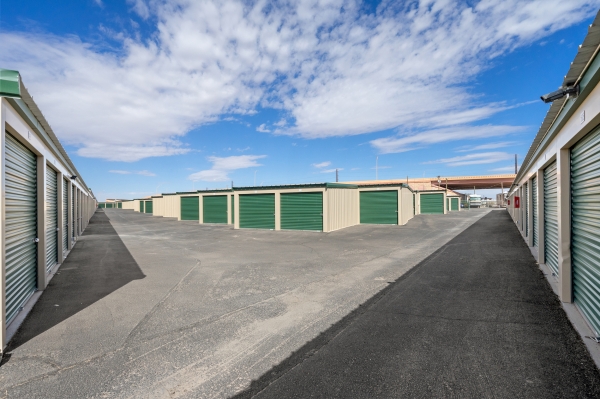 Facility photo: //images.sparefoot.com/medium/22550363f54f989b14b.jpg