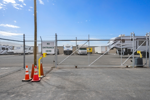 Facility photo: //images.sparefoot.com/medium/22550363f55706170e2.jpg