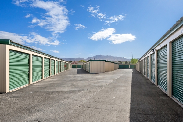 Facility photo: //images.sparefoot.com/medium/22550363f55708de2cf.jpg