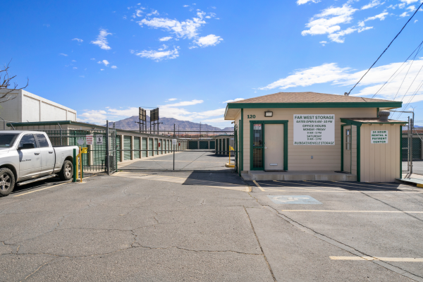 Facility photo: //images.sparefoot.com/medium/22550363f558f9d2fff.png