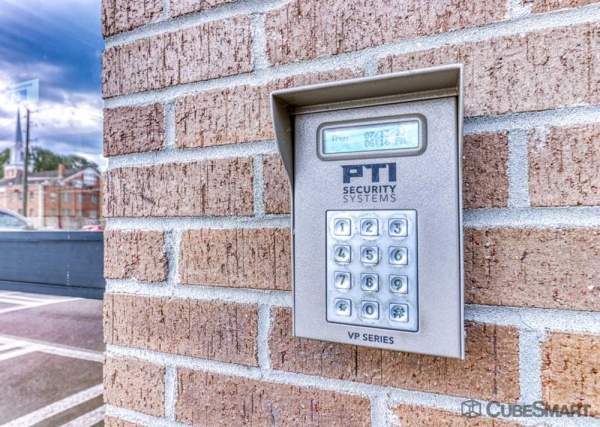 Facility photo: //images.sparefoot.com/medium/225552687f405b861b7.jpg