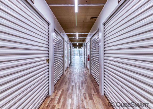 Facility photo: //images.sparefoot.com/medium/22559568835ea8f0292.jpg
