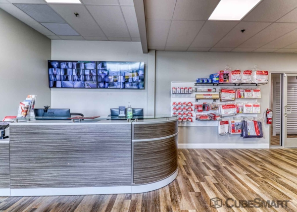 Facility photo: //images.sparefoot.com/medium/225595693d4d51555da.jpg