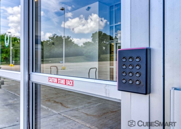 Facility photo: //images.sparefoot.com/medium/226137689463be0b364.jpg