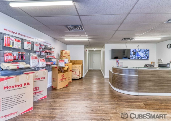 Facility photo: //images.sparefoot.com/medium/226137689463c677b32.jpg
