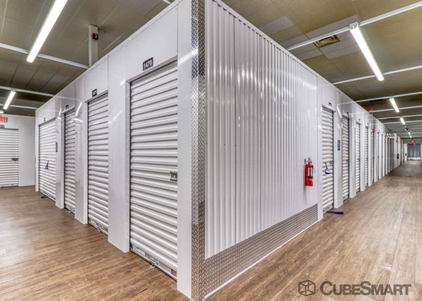 Facility photo: //images.sparefoot.com/medium/226137691ed8ca1cf43.jpg