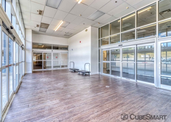 Facility photo: //images.sparefoot.com/medium/22613769fc449e23cb3.jpg