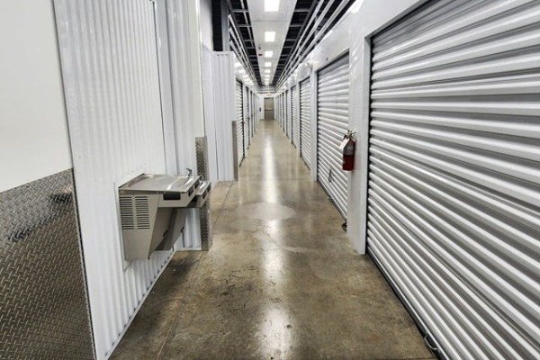 Facility photo: //images.sparefoot.com/medium/226138688e1044c40a7.jpg