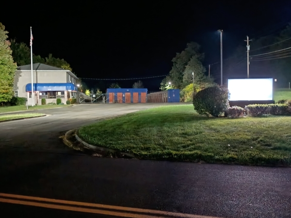 Facility photo: //images.sparefoot.com/medium/2261806967ac51f1cb4.jpg