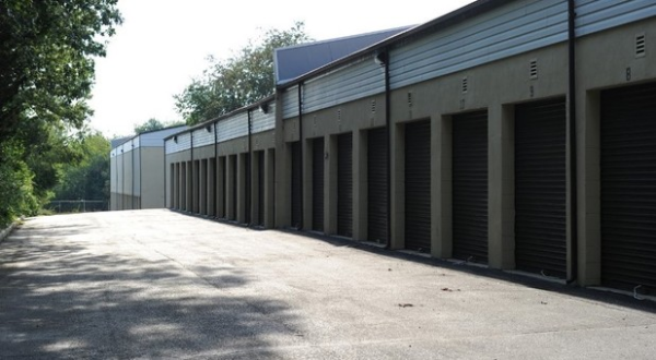 Facility photo: //images.sparefoot.com/medium/2261856967b47602a8c.png