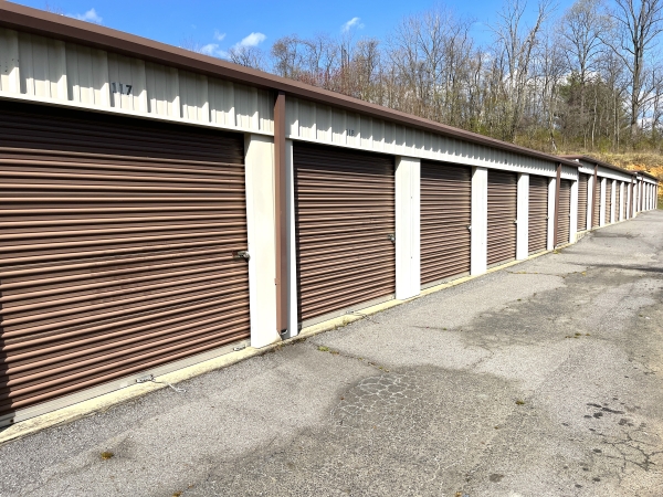 Facility photo: //images.sparefoot.com/medium/226195635170aa9fdc5.jpg