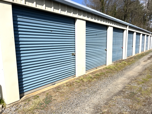 Facility photo: //images.sparefoot.com/medium/22619663504270c5669.jpg