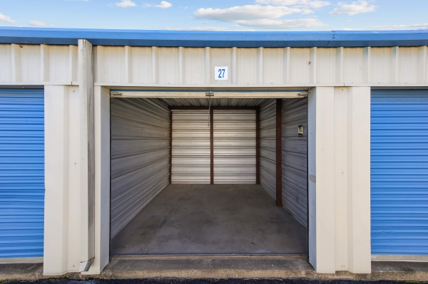 Facility photo: //images.sparefoot.com/medium/22624666bb5ec6cf815.jpg
