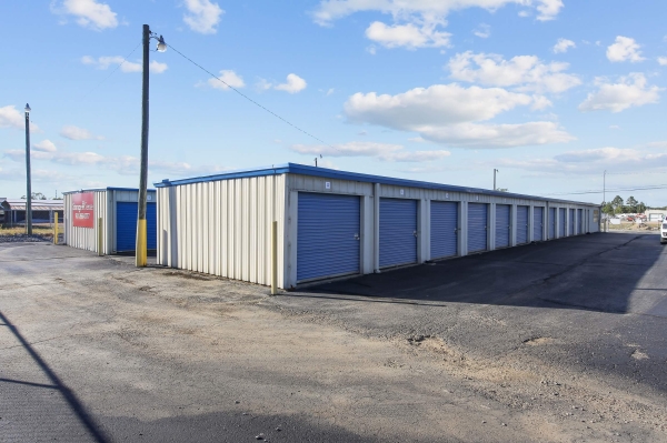 Facility photo: //images.sparefoot.com/medium/22624666bb5ec89c8d1.jpg