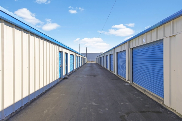 Facility photo: //images.sparefoot.com/medium/22624666bb5ecc6a3f1.jpg