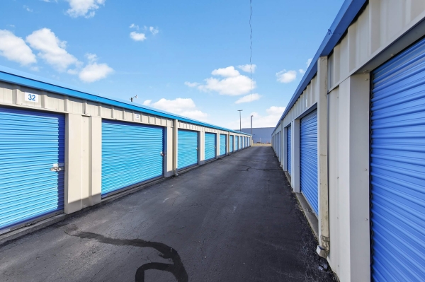 Facility photo: //images.sparefoot.com/medium/22624666bb5ecdc8ed8.jpg